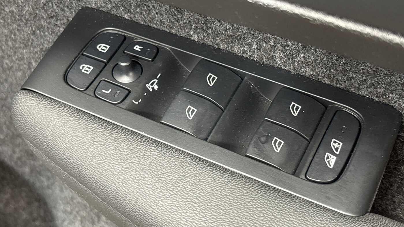 Used Volvo XC40 2025 for sale - 76512914: Photo 25