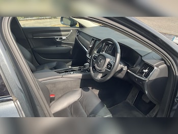 Used Volvo V90 Cross Country 2019 for sale - 79236210: Photo