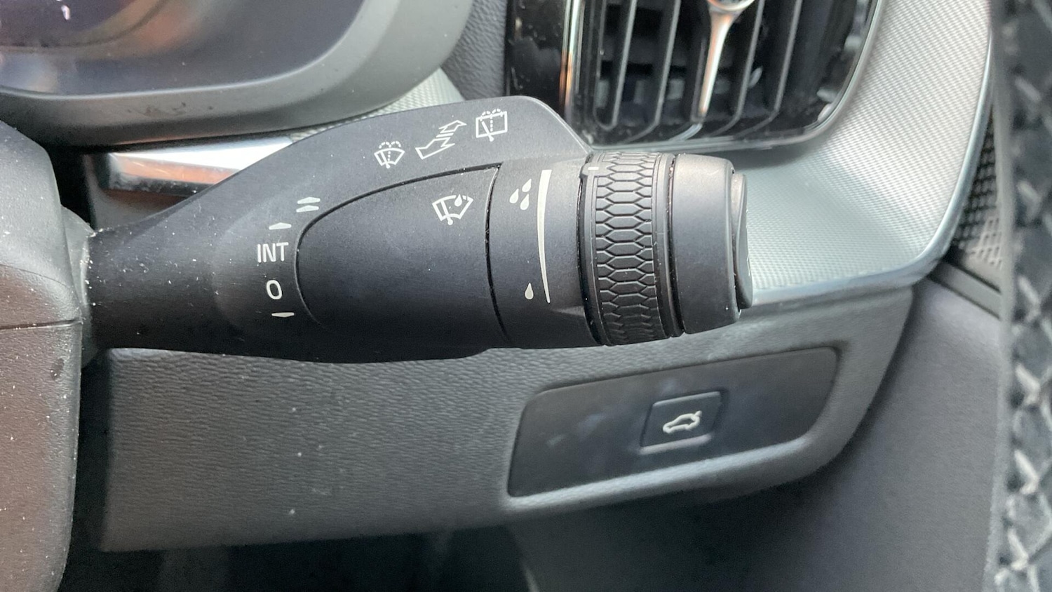 Used Volvo XC60 2023 for sale - 77238232: Photo 23