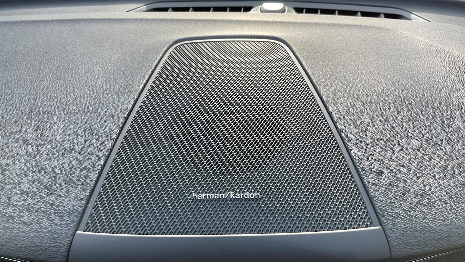 Used Volvo XC60 2023 for sale - 77238232: Photo 25