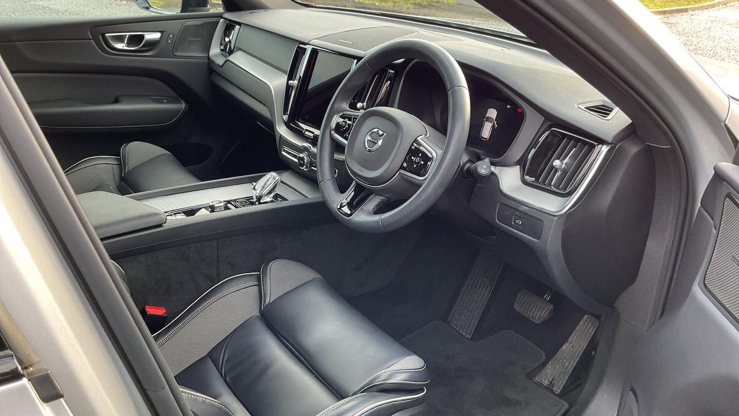 Used Volvo XC60 2023 for sale - 77238232: Photo 4