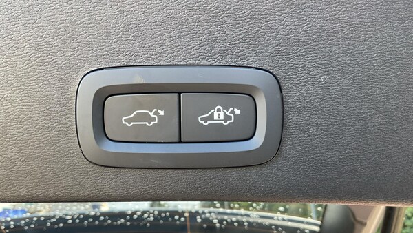 Used Volvo XC40 2024 for sale - 75450032: Photo 32