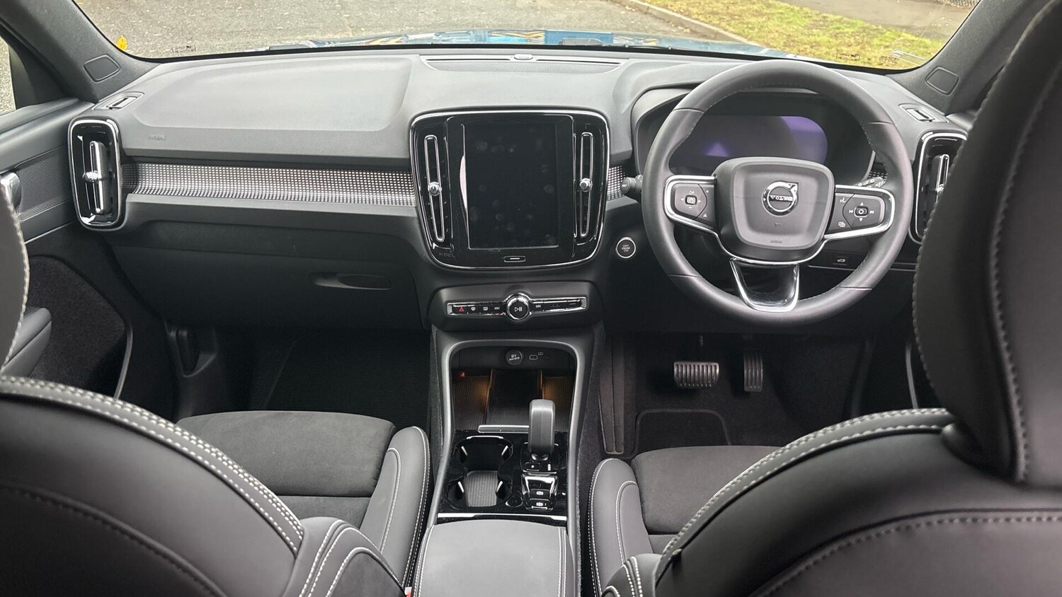 Used Volvo XC40 2025 for sale - 76336296: Photo 5
