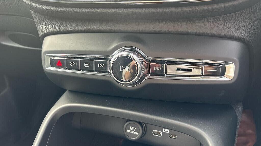 Used Volvo XC40 2025 for sale - 77155259: Photo 11