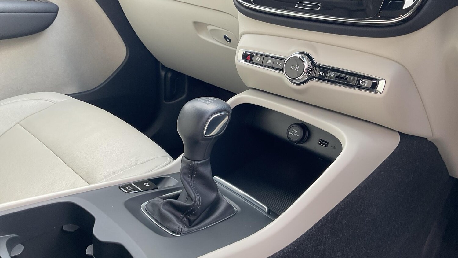 Used Volvo XC40 for sale - 77824514: Photo 26