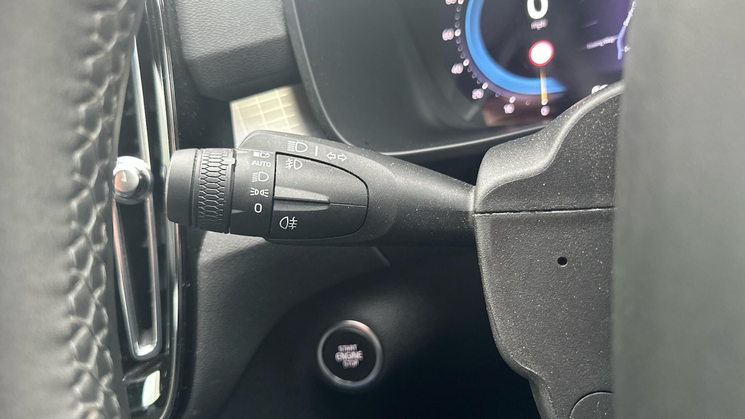 Used Volvo XC40 2023 for sale - 76425611: Photo 19