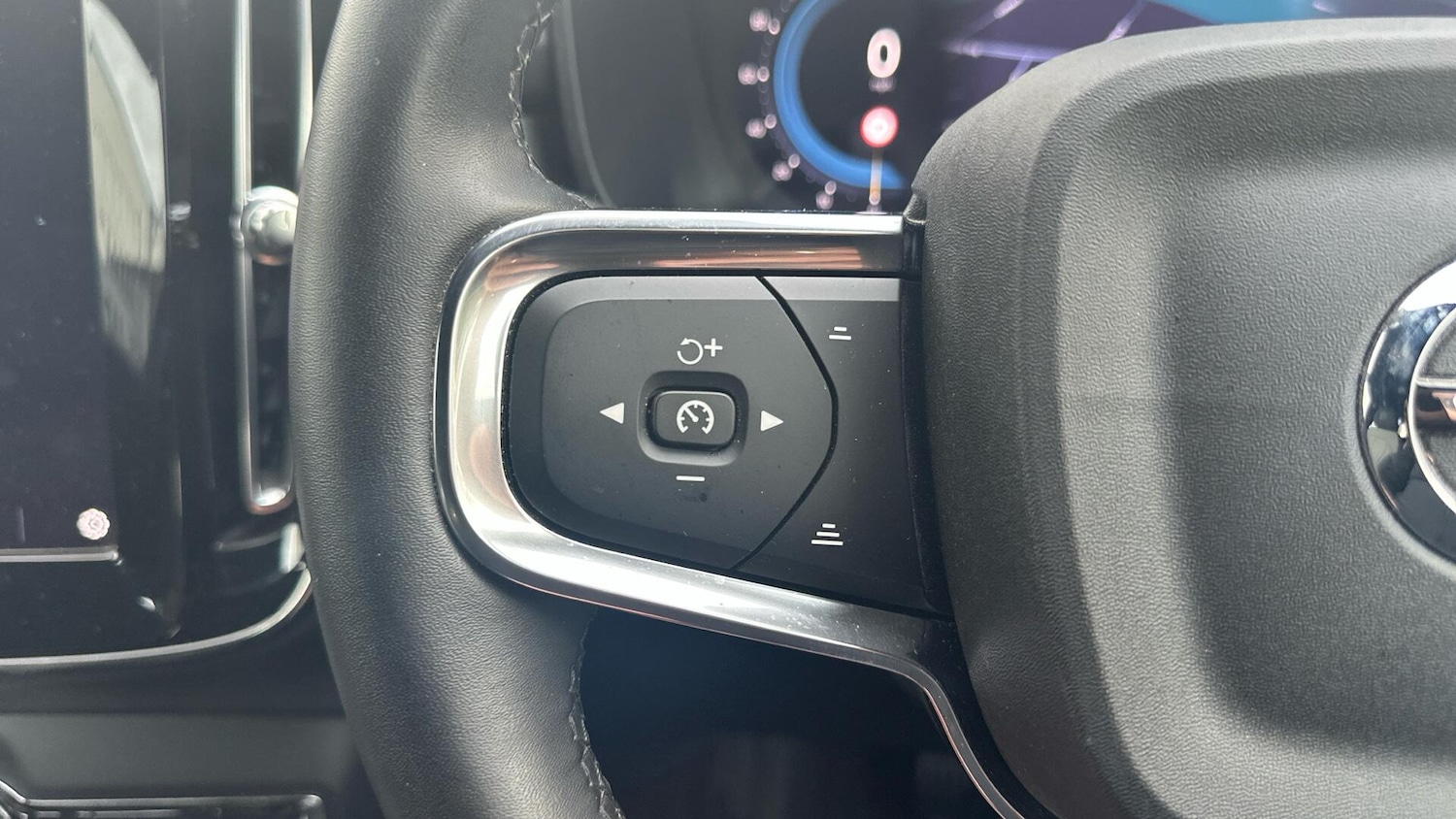 Used Volvo XC40 2023 for sale - 76425611: Photo 20