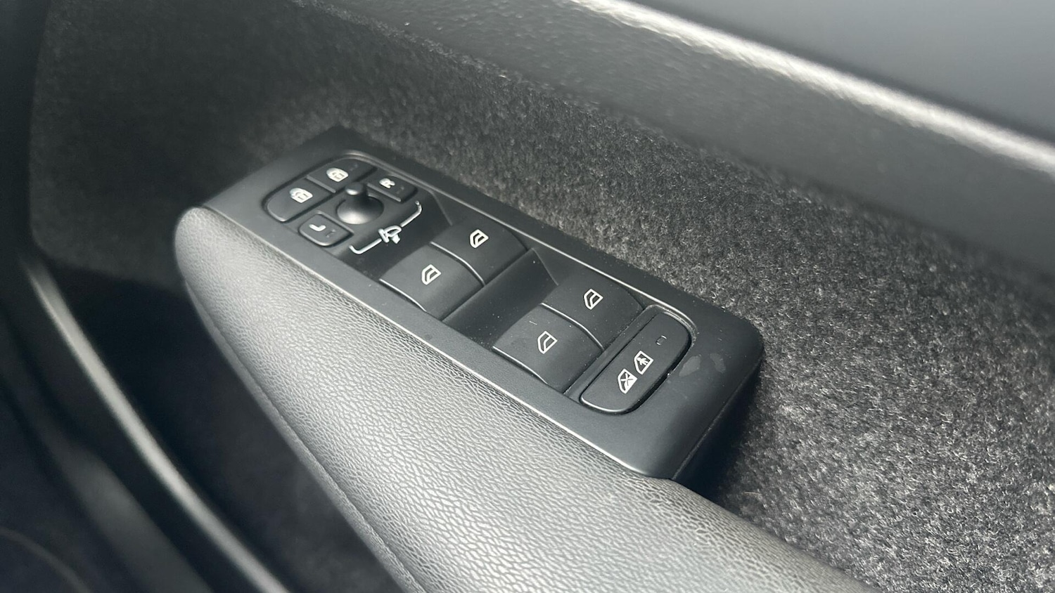 Used Volvo XC40 2023 for sale - 76425611: Photo 23