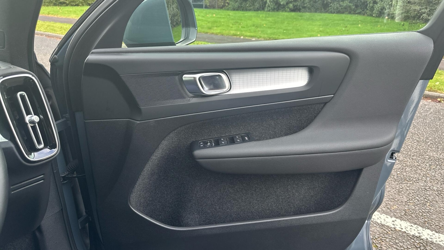 Used Volvo XC40 2023 for sale - 76425611: Photo 28