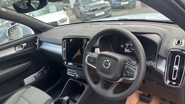 Used Volvo XC40 2025 for sale - 76314960: Photo 5