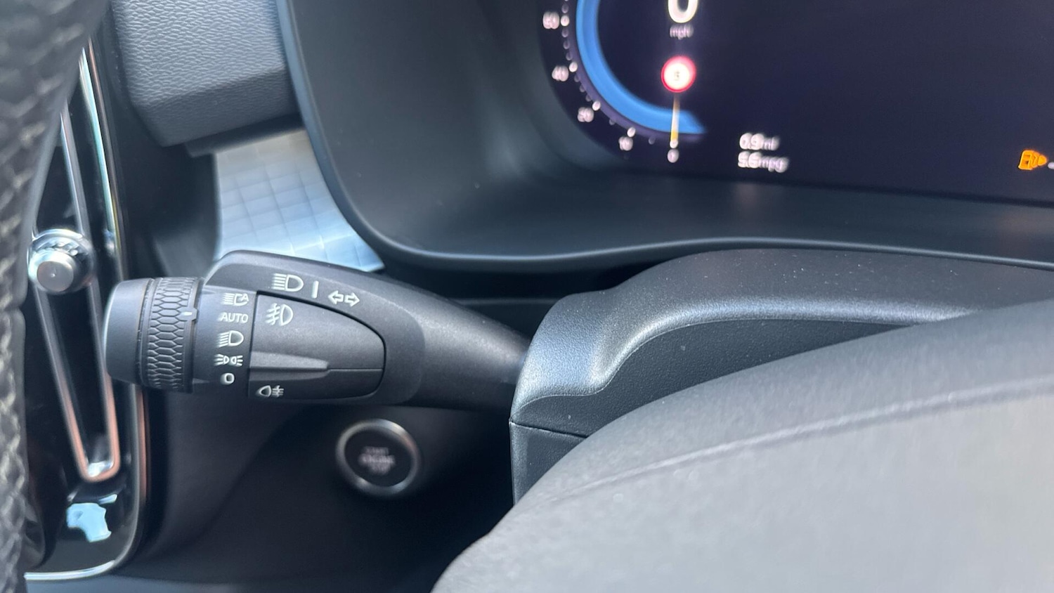 Used Volvo XC40 2023 for sale - 76855717: Photo 18