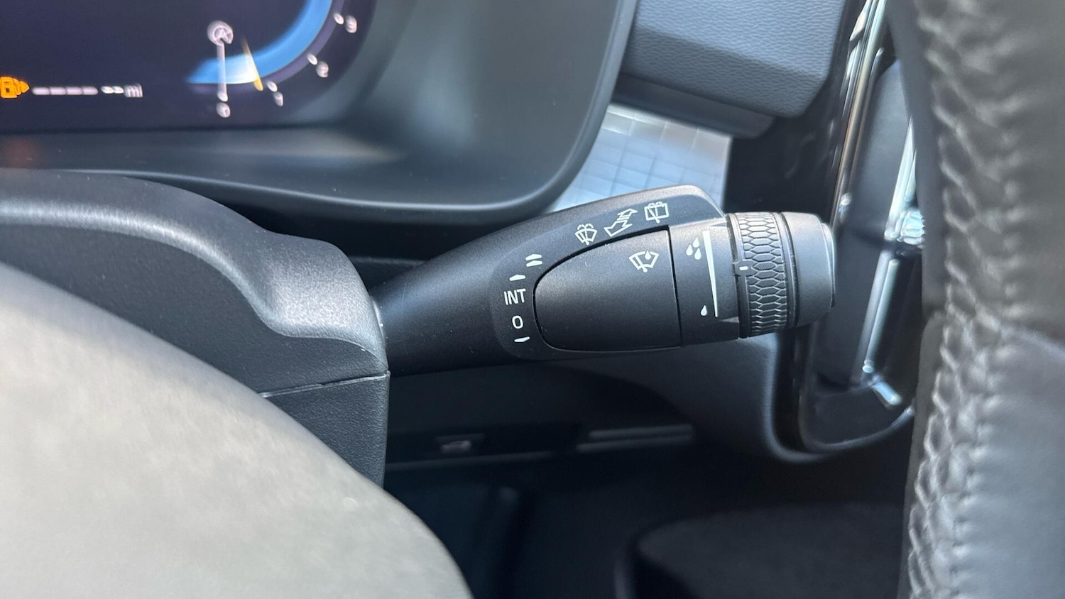 Used Volvo XC40 2023 for sale - 76855717: Photo 21