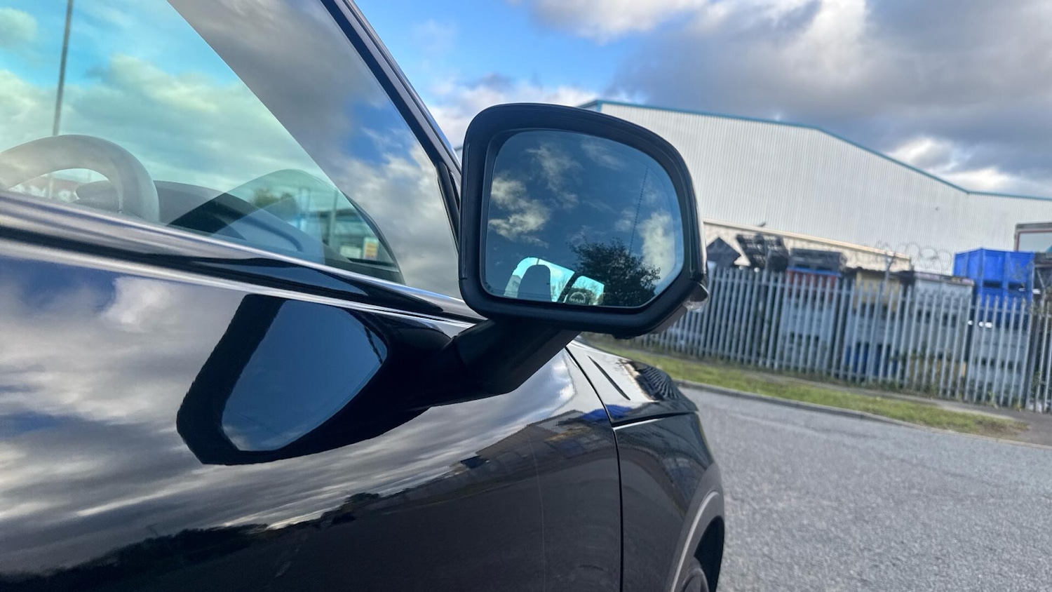 Used Volvo XC40 2023 for sale - 76855717: Photo 30