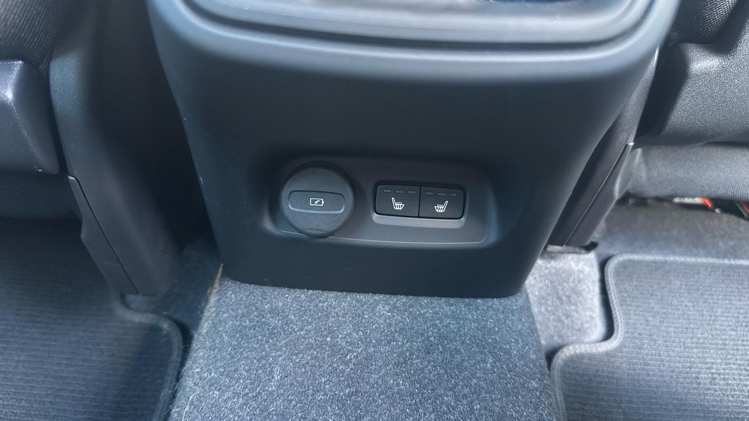 Used Volvo XC40 2023 for sale - 76855717: Photo 34