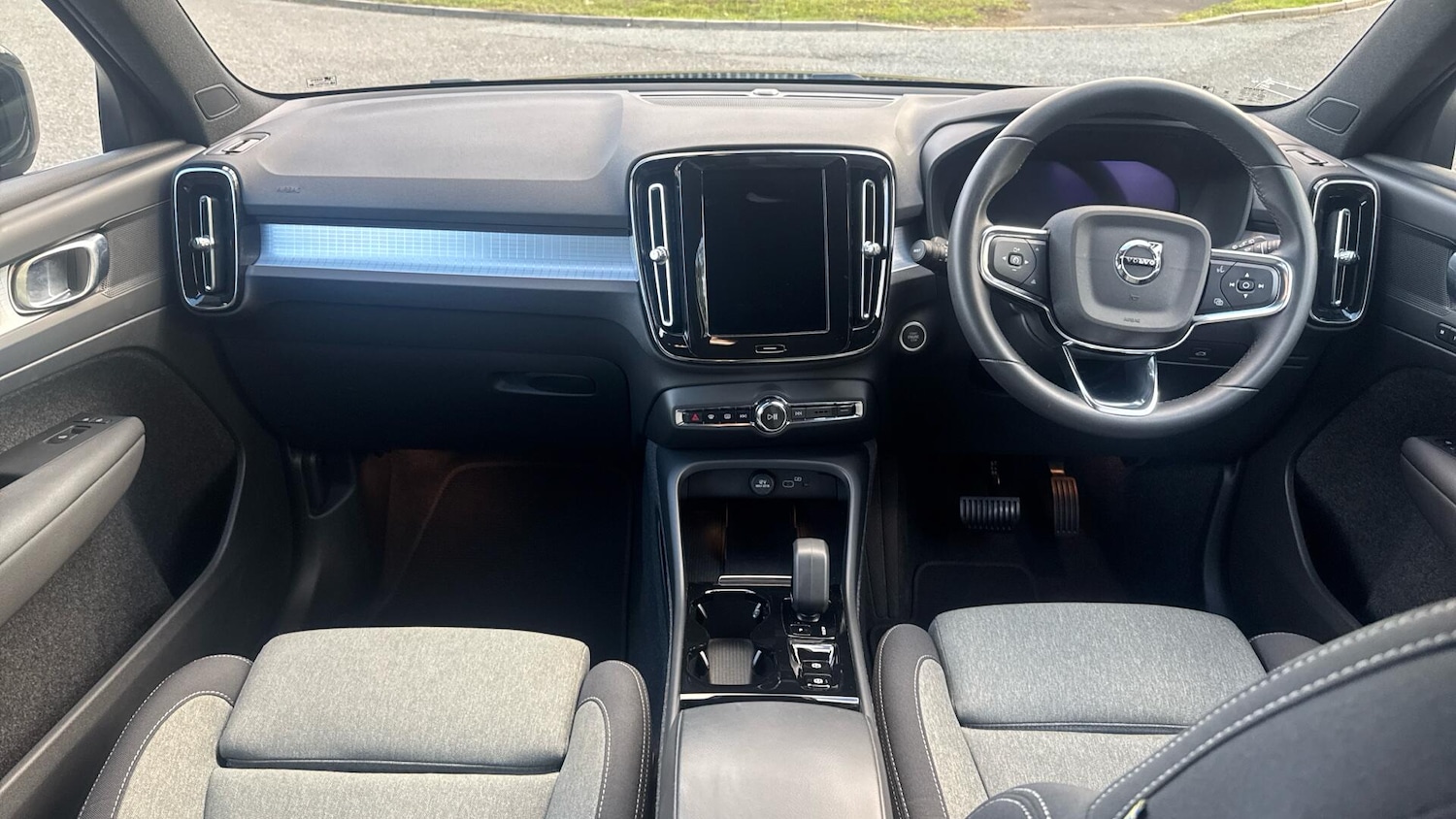 Used Volvo XC40 2023 for sale - 76855717: Photo 5