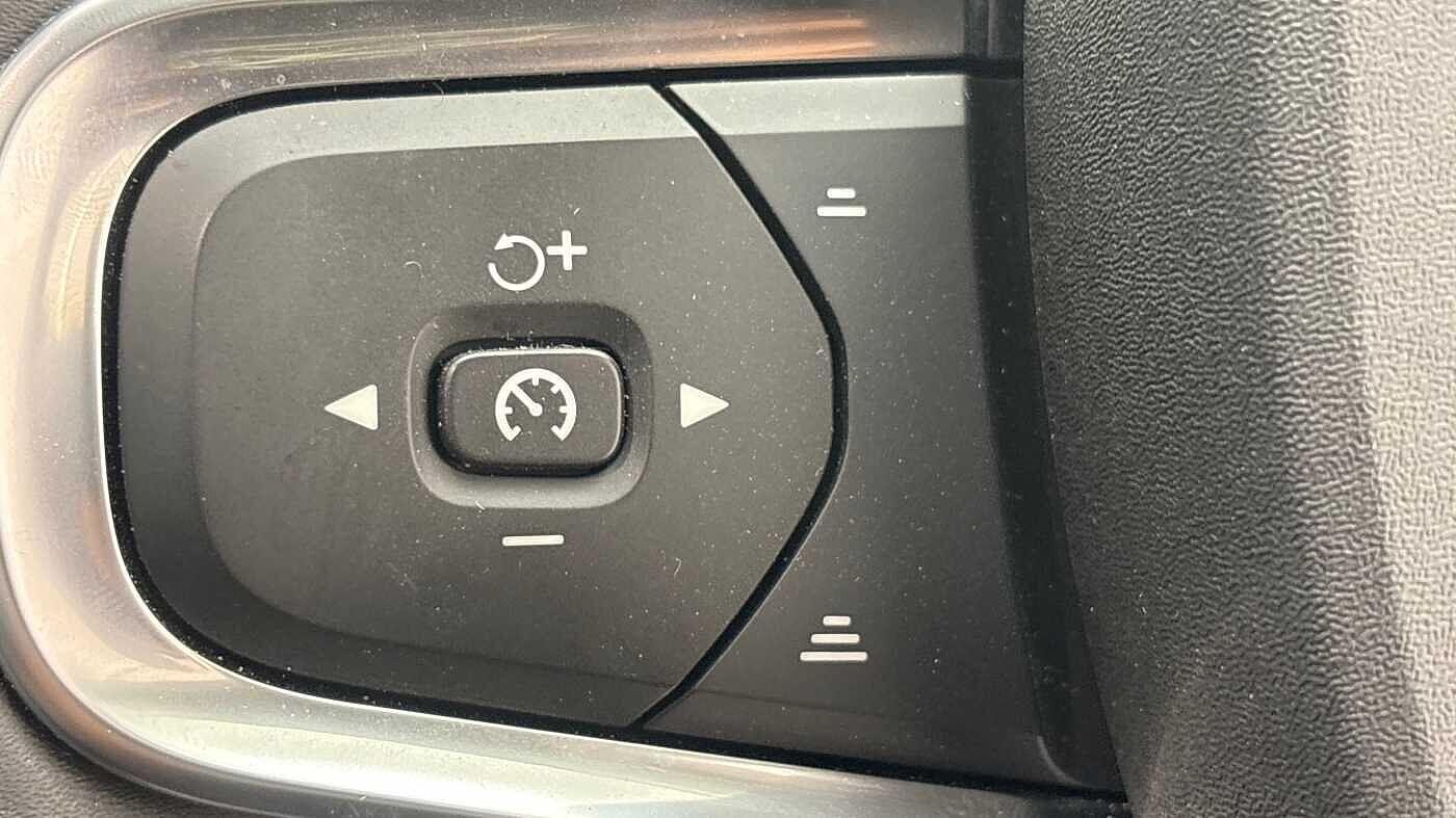 Used Volvo XC40 2024 for sale - 76472630: Photo 31