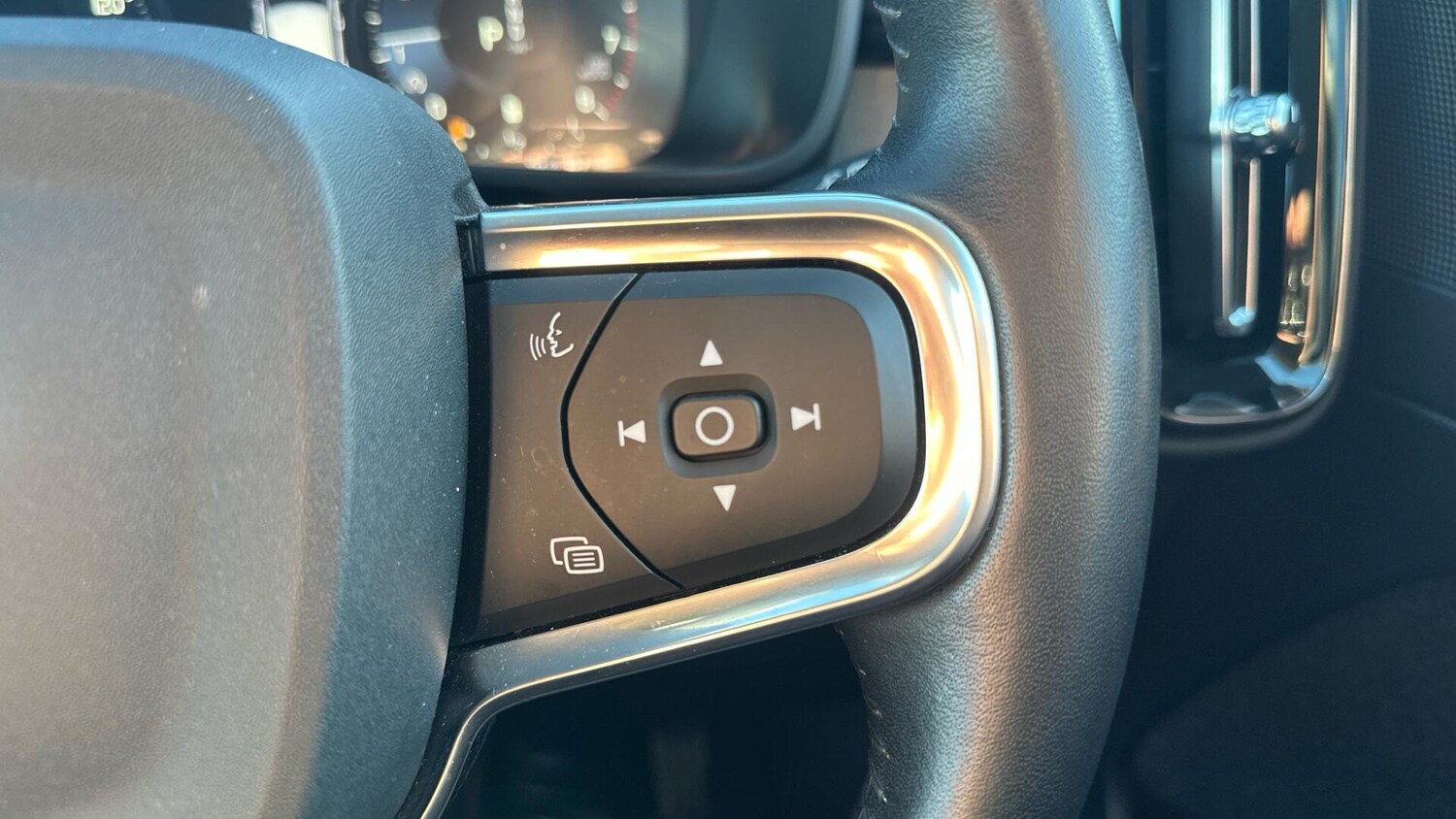 Used Volvo XC40 for sale - 77753639: Photo 22