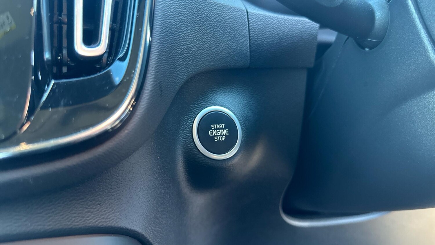 Used Volvo XC40 for sale - 77753639: Photo 27