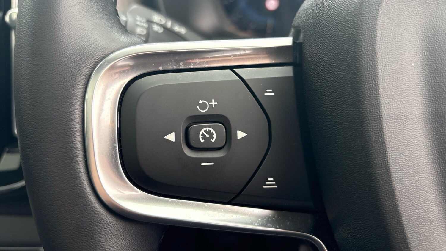 Used Volvo XC40 2024 for sale - 76388206: Photo 34