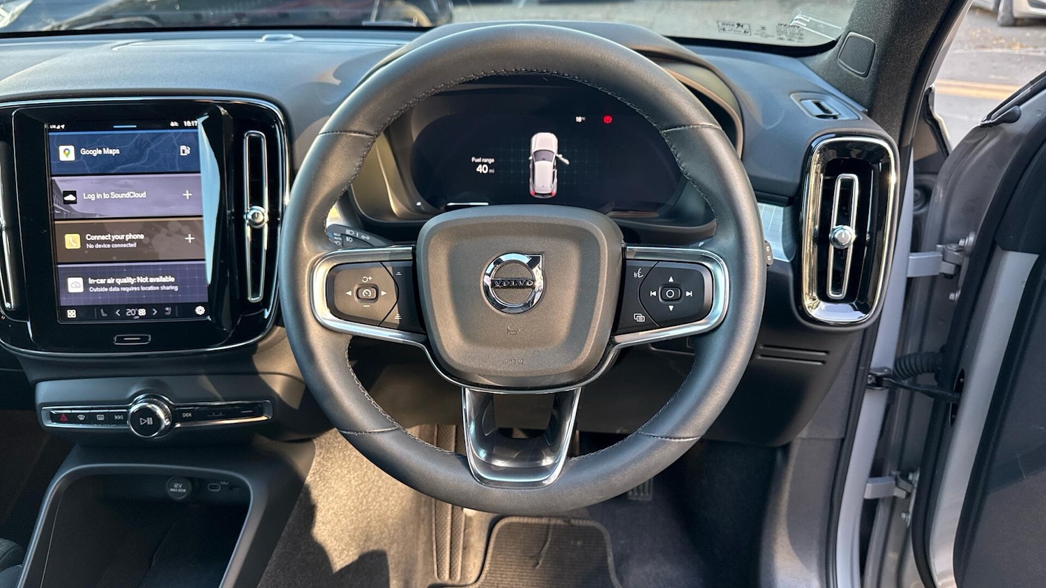 Used Volvo XC40 2023 for sale - 76499339: Photo 10