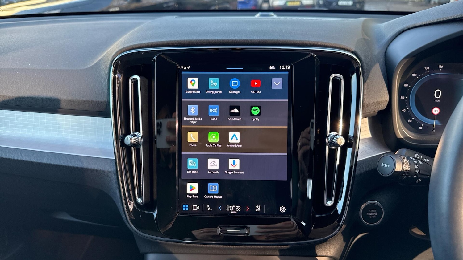 Used Volvo XC40 2023 for sale - 76499339: Photo 12