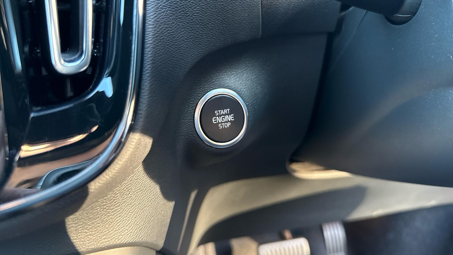 Used Volvo XC40 2023 for sale - 76499339: Photo 24