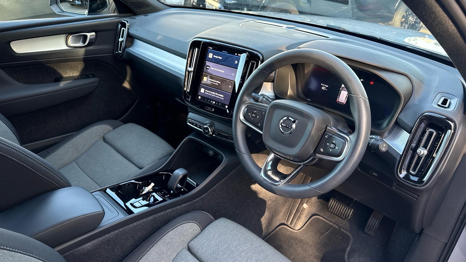 Used Volvo XC40 2023 for sale - 76499339: Photo 4