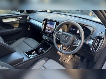 Used Volvo XC40 2023 for sale - 76499339: Photo