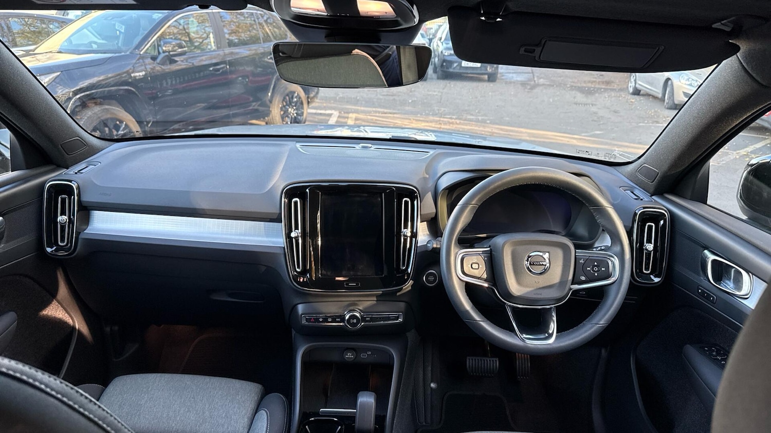 Used Volvo XC40 2023 for sale - 76499339: Photo 5