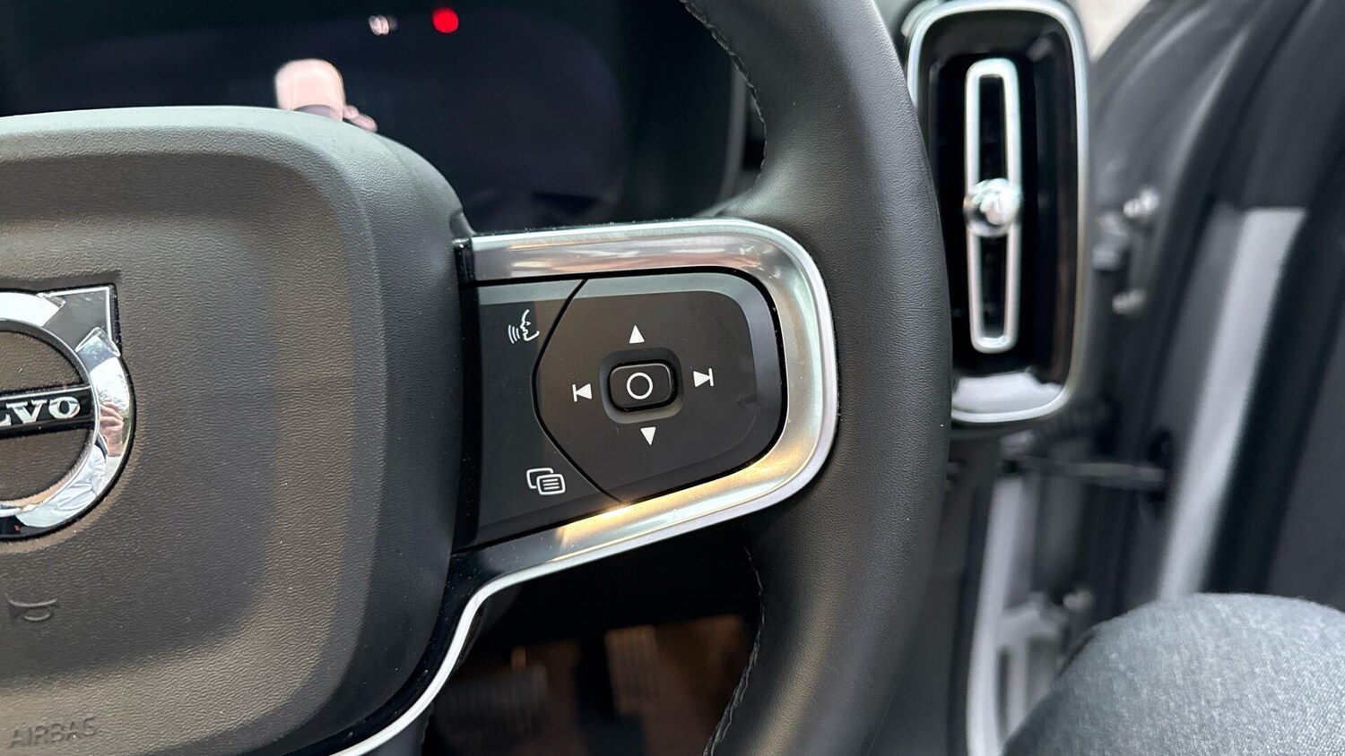 Used Volvo XC40 2024 for sale - 76337664: Photo 20