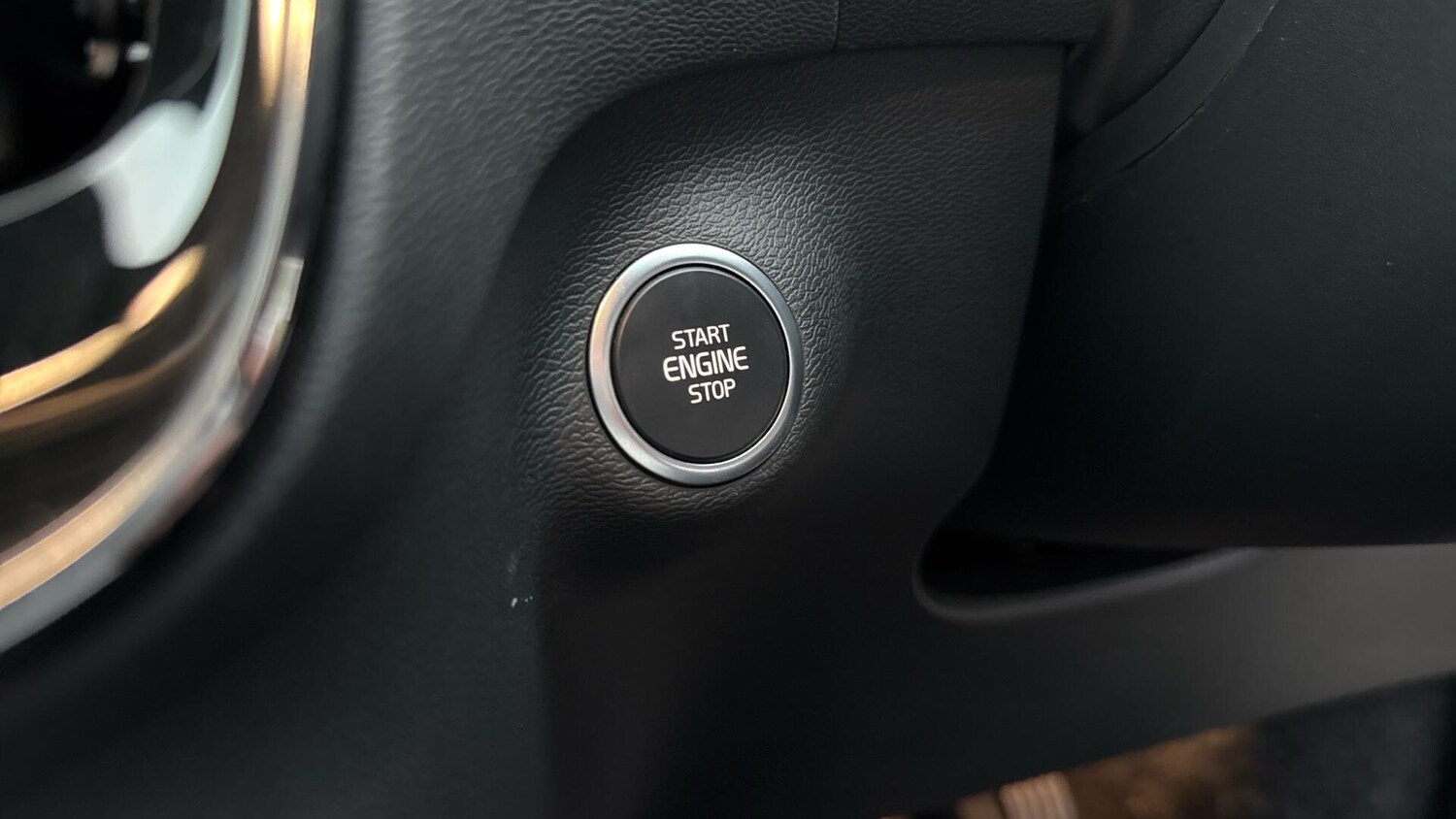 Used Volvo XC40 2024 for sale - 76337664: Photo 25