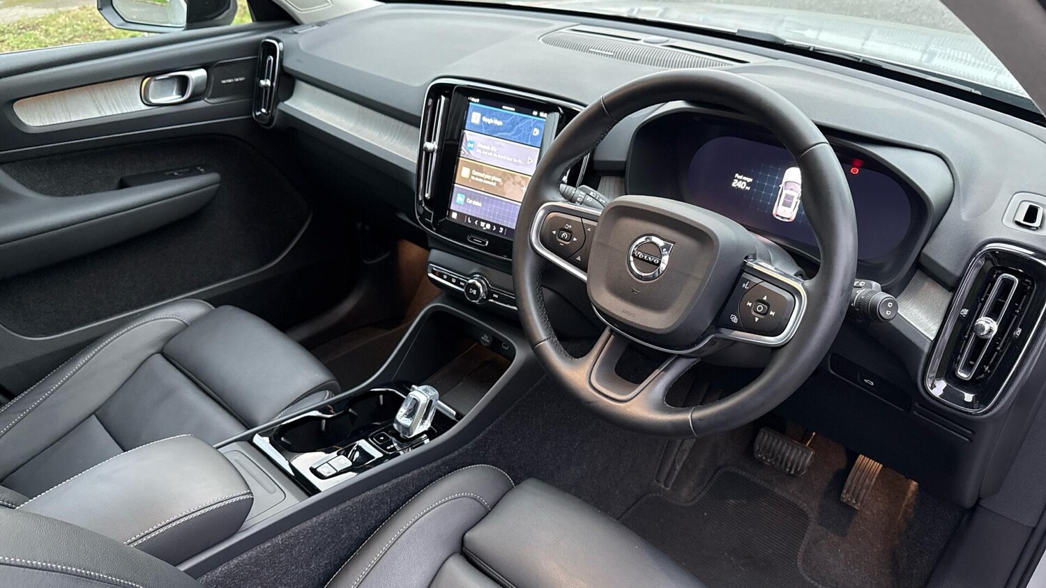 Used Volvo XC40 2024 for sale - 76337664: Photo 4