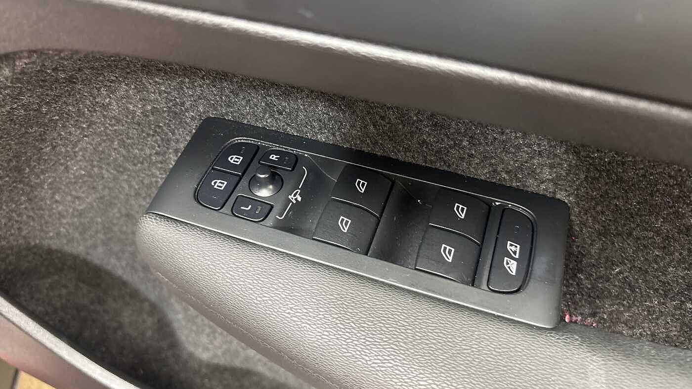 Used Volvo XC40 2024 for sale - 76337877: Photo 25