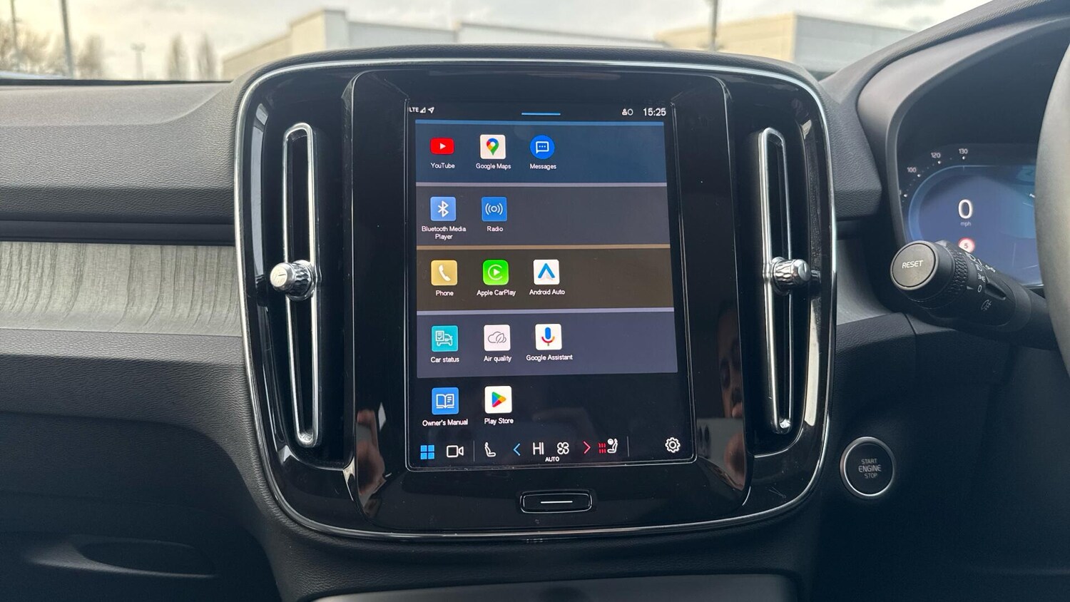 Used Volvo XC40 2025 for sale - 77538304: Photo 15