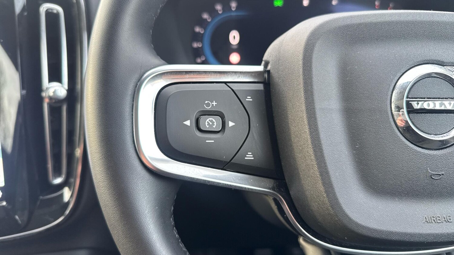 Used Volvo XC40 2025 for sale - 77538304: Photo 19