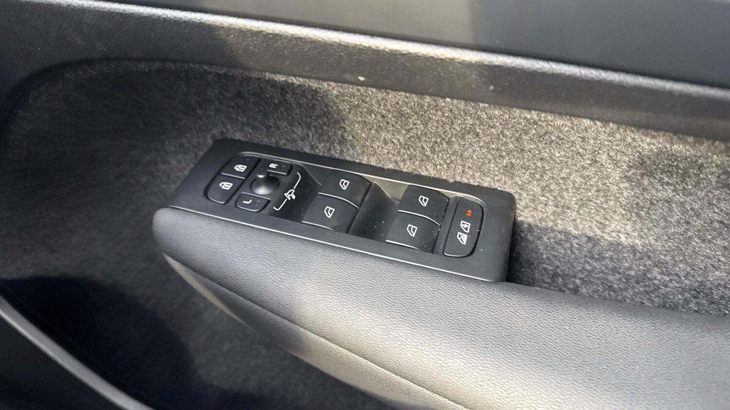 Used Volvo XC40 2025 for sale - 77538304: Photo 22