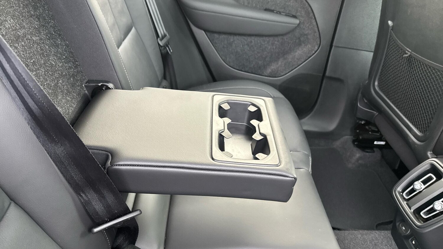 Used Volvo XC40 2025 for sale - 77538304: Photo 32