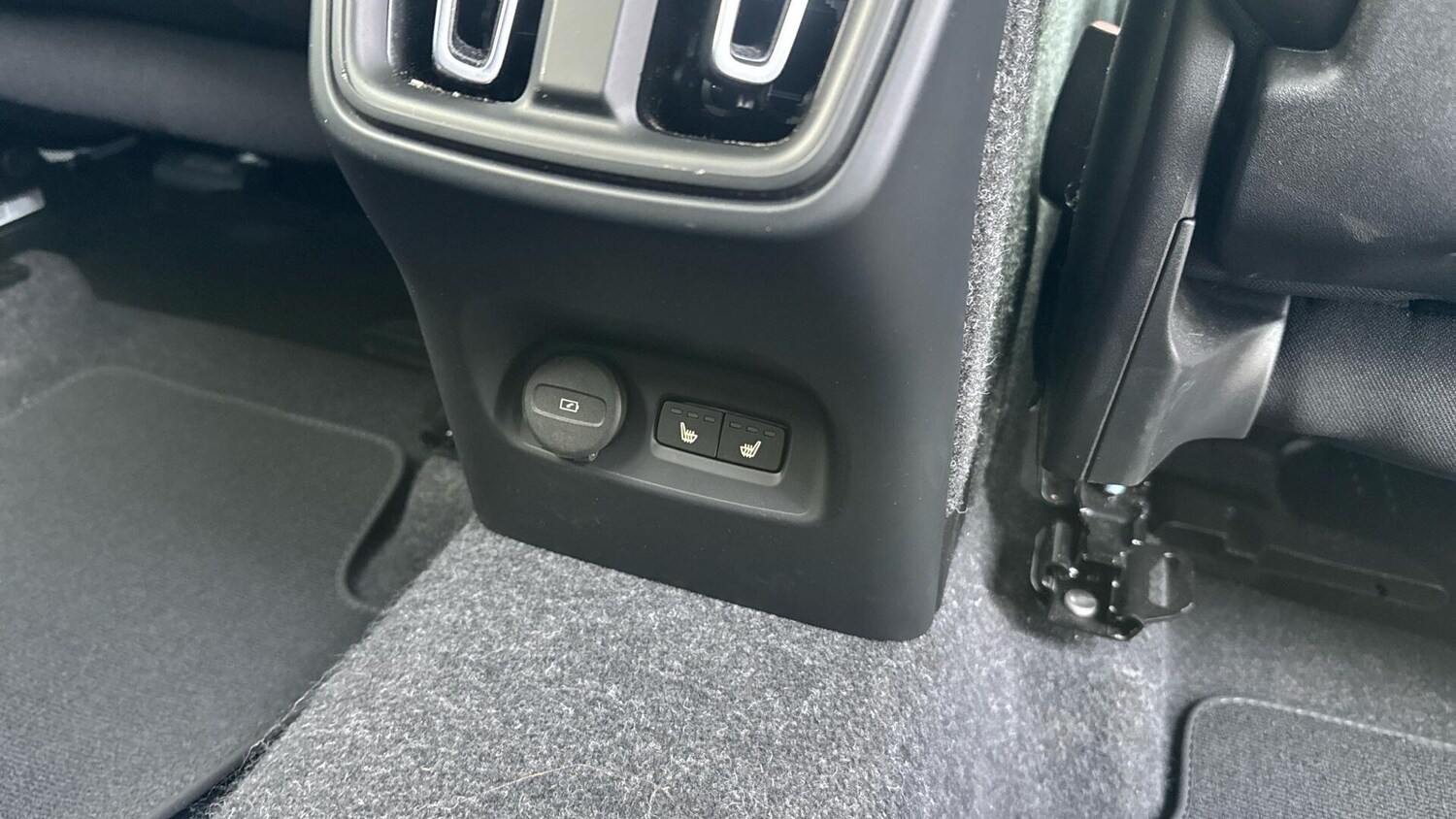 Used Volvo XC40 2025 for sale - 77538304: Photo 34