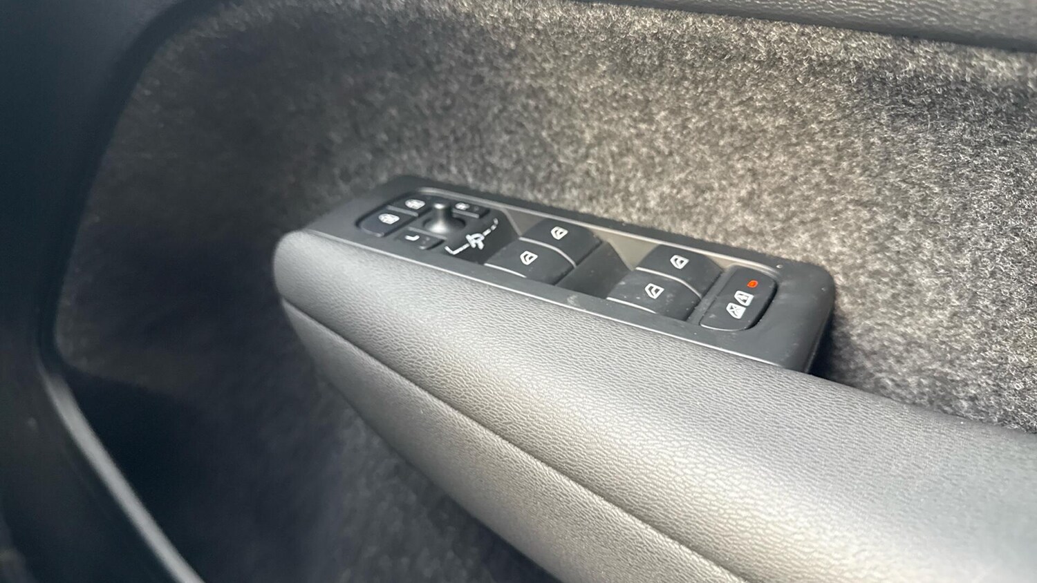 Used Volvo XC40 2025 for sale - 77970727: Photo 22