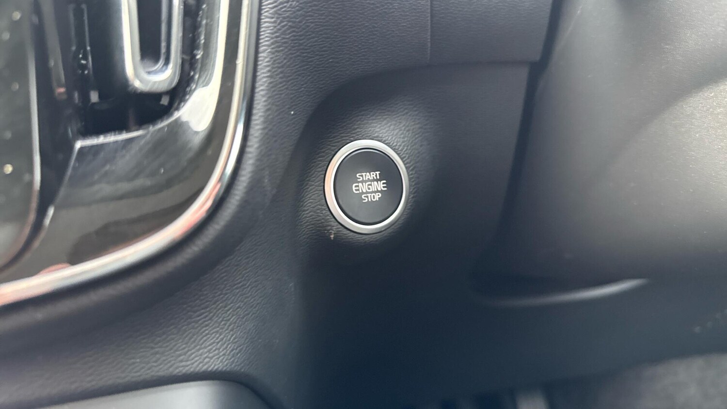 Used Volvo XC40 2025 for sale - 77970727: Photo 25