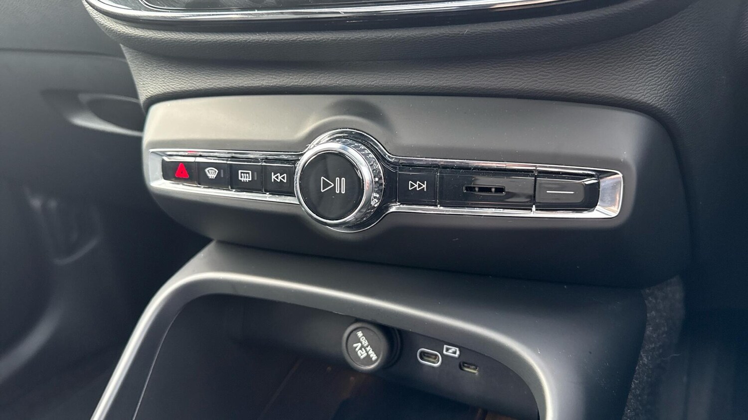 Used Volvo XC40 2025 for sale - 77970727: Photo 32