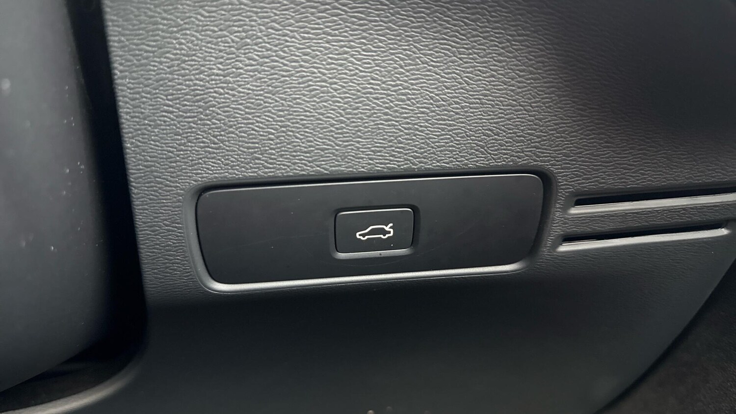 Used Volvo XC40 2025 for sale - 77970727: Photo 34