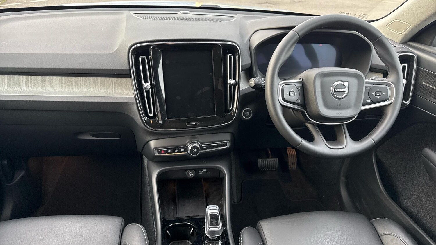 Used Volvo XC40 2025 for sale - 77970727: Photo 5