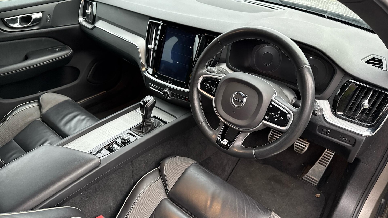 Used Volvo V60 2019 for sale - 76456952: Photo 4