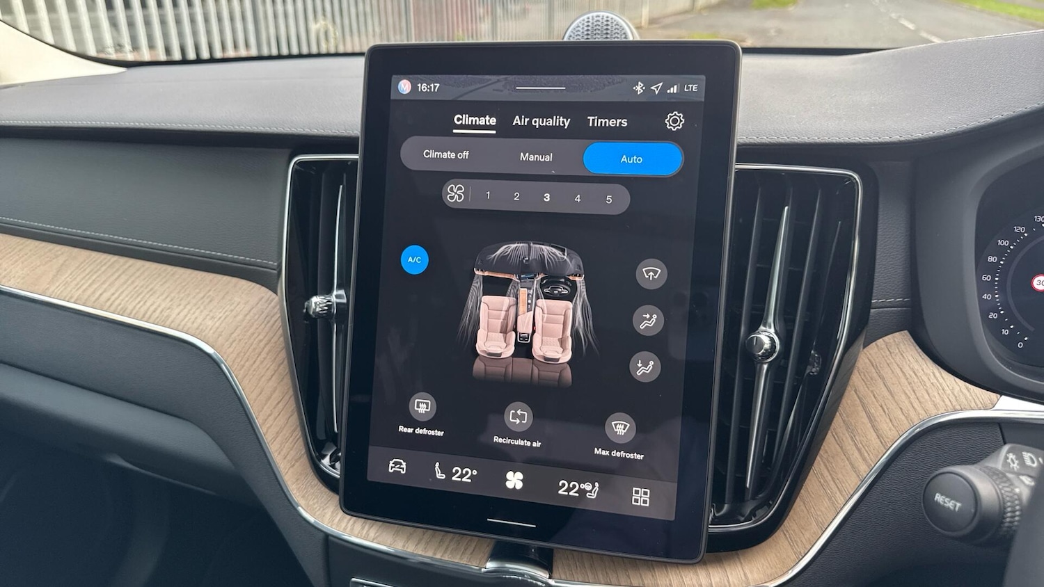 Used Volvo XC60 2025 for sale - 76247001: Photo 40