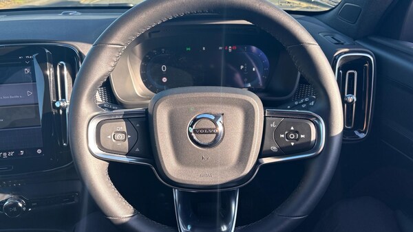 Used Volvo XC40 2024 for sale - 76247491: Photo 10
