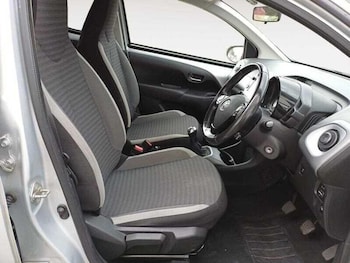 Used Toyota AYGO 2019 for sale - 76137807: Photo 2