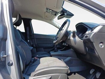 Used Renault Captur 2024 for sale - 79101536: Photo