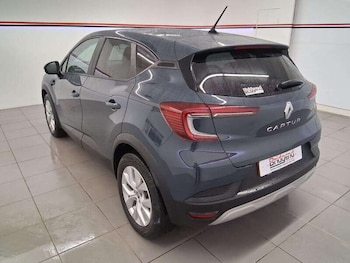 Used Renault Captur 2021 for sale - 77050711: Photo