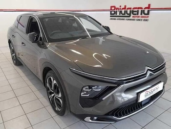 2023 (72) - 1.2 PureTech Shine Plus Hatchback 5dr